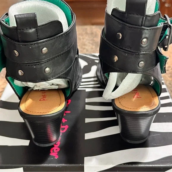 Black Bootie Styled Heel Out Shoes Size 9M - Picture 5 of 13